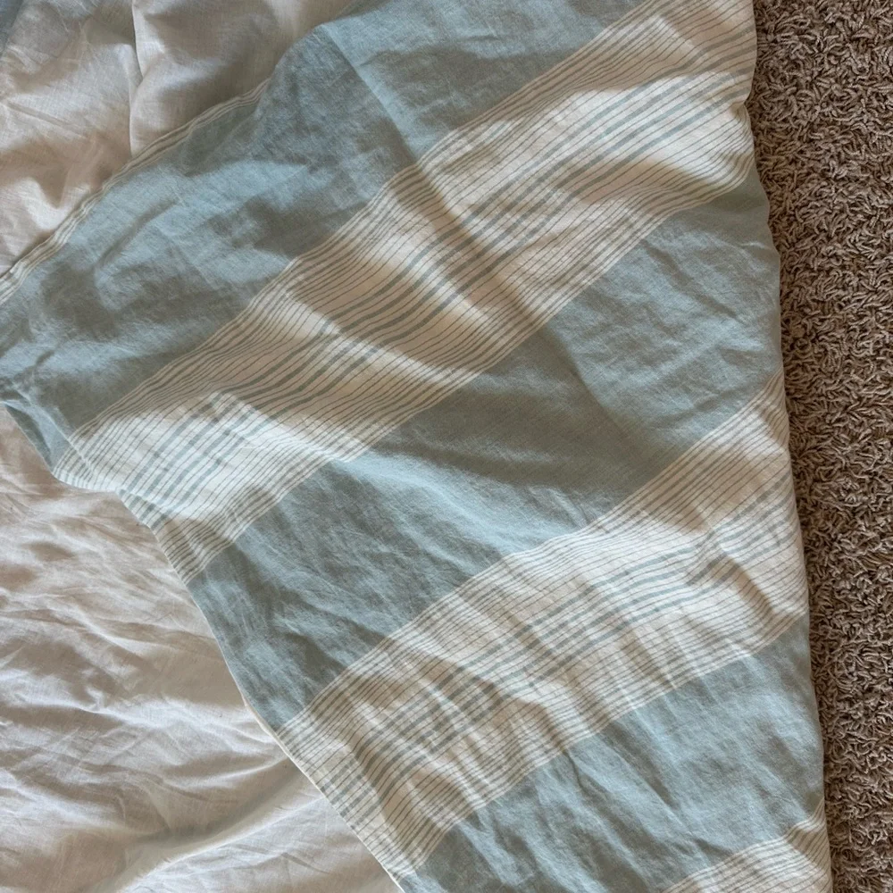 WEST ELM King Sized Duvet Cover Seafoam and Cream Striped Excellent Condition!